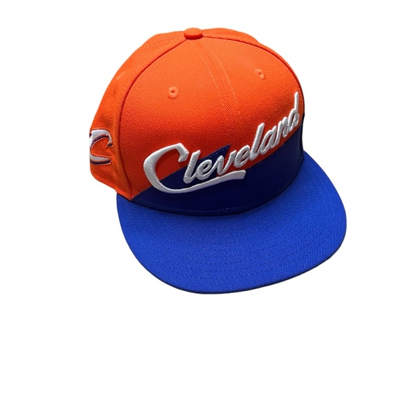 Cleveland Cavaliers New Era 2018 City Edition On-Court 9FIFTY Snapback Hat - Picture 10 of 11